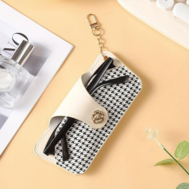 Only-Bags.Store Einfaches Brillenetui aus PU-Leder mit Kette - modernes und minimalistisches Design für Tragbarkeit