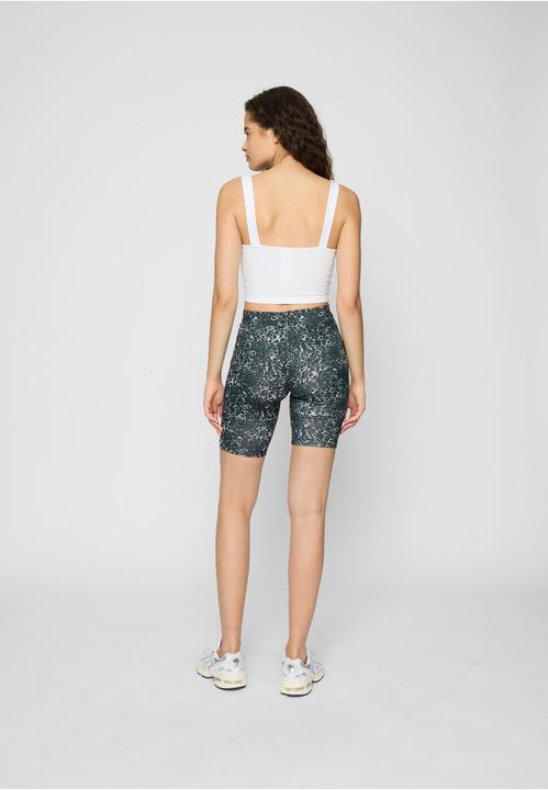 Produktbild Urban Classics Ladies AOP Cycle Shorts 2-Pack (M)