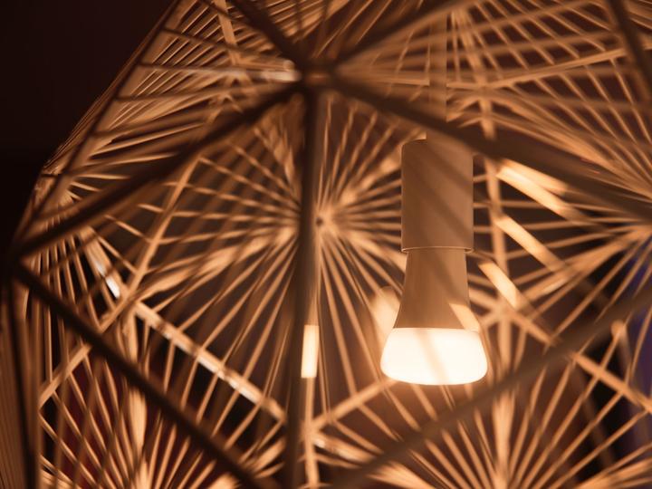 Image du produit Philips Hue Hue White Ambiance (E27, 6 W, 570 lm, 1 x, F)