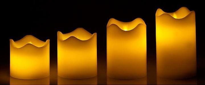Immagine prodotto Britesta Corona d'Avvento, argento, 4 candele LED bianche con fiamma mobile (10, 15 cm)