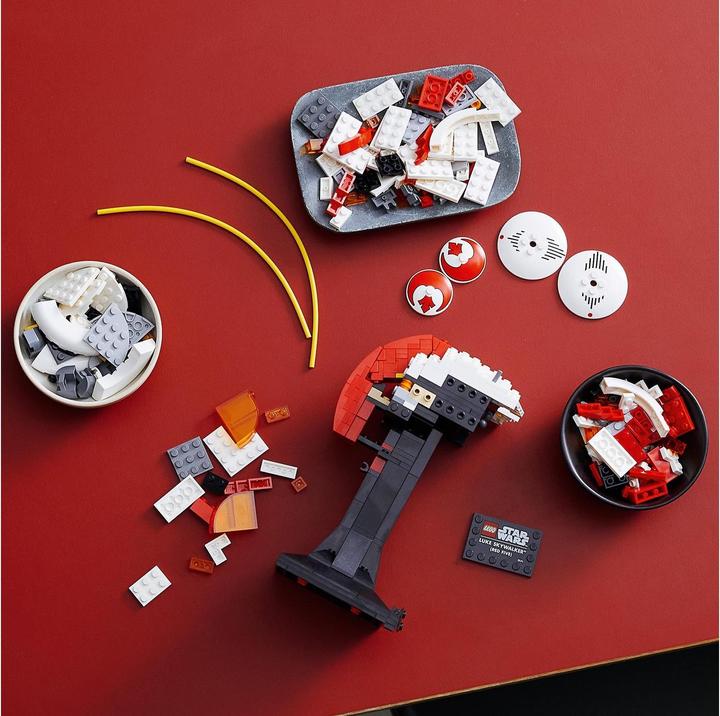 Actual product image LEGO Luke Skywalker helmet (75327, LEGO Star Wars)