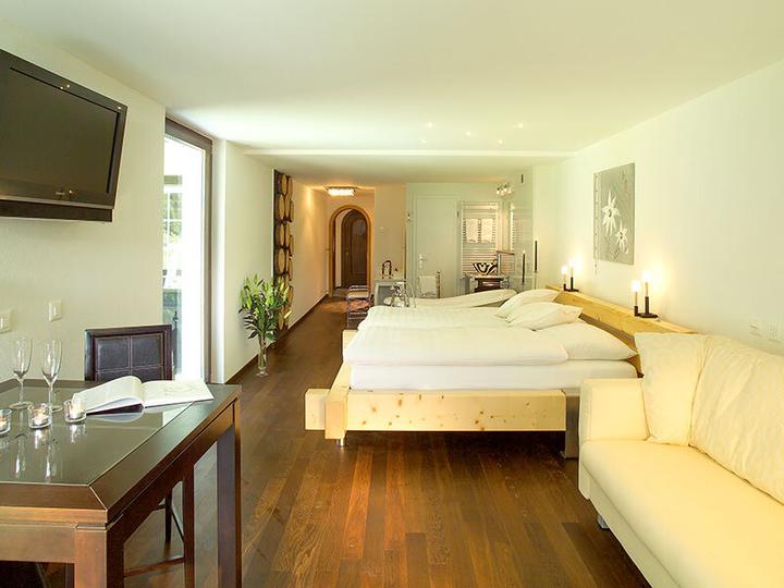 Actual product image Smartbox Séjour romantique dans le canton du Valais : 1 nuit en hôtel 4* avec souper aux chandelles (2 pers.)