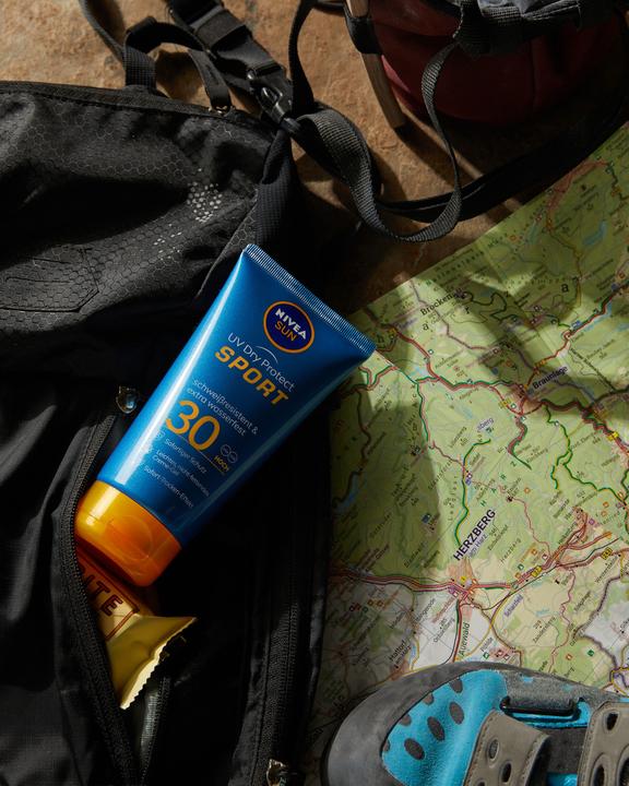 Actual product image NIVEA UV Dry Protect Sport Tube (Sun cream face, SPF 30, 175 ml, 200 g)