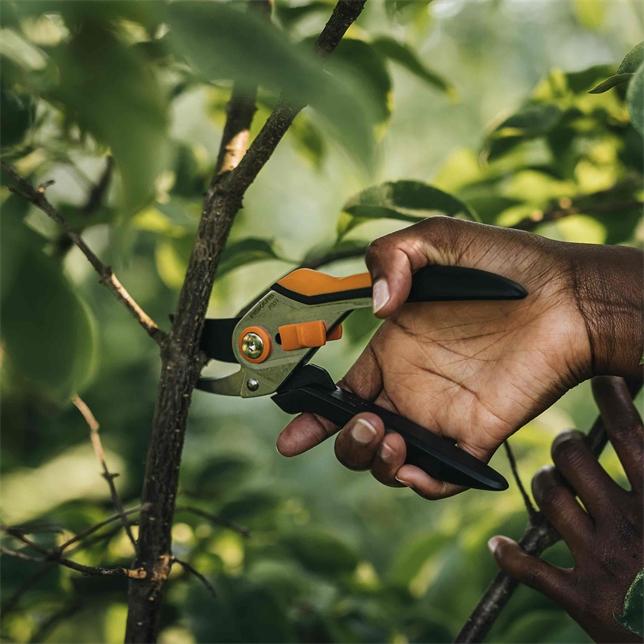 Immagine prodotto Fiskars Cesoie da giardino con bypass solido P331