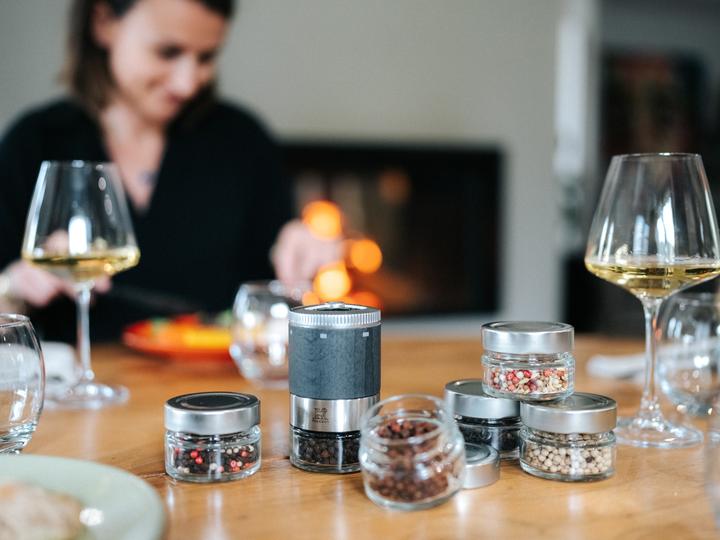 Actual product image Peugeot Pepper mill and 3 storage jars 'Pepperbar u'Select (Pepper)