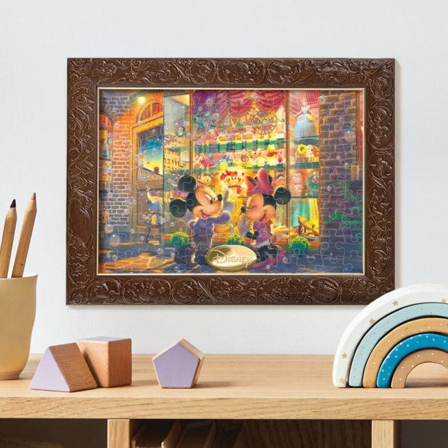 Immagine prodotto Disney Puzzle luminoso di Topolino e Minnie 108 pezzi "Il crepuscolo nel negozio di giocattoli (108 pezzi)