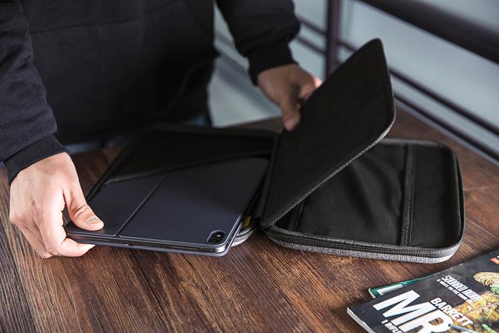 Image du produit tomtoc Etui pour tablette Smart A06 (9.7-11") (iPad Pro 11 2020 (2. Gen), Microsoft Surface Go, iPad Pro 10.5 2017 (1. Gen), iPad Pro 11 2018 (1. Gen), iPad Air 2020 (4. Gen), iPad Air, iPad Air 2022 (5e génération))