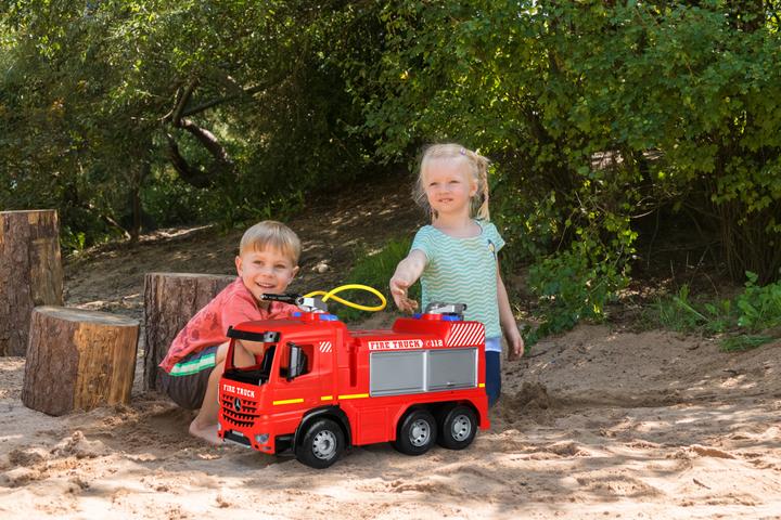 Image du produit Lena Fire Giga Trucks dans une boîte de 66cm