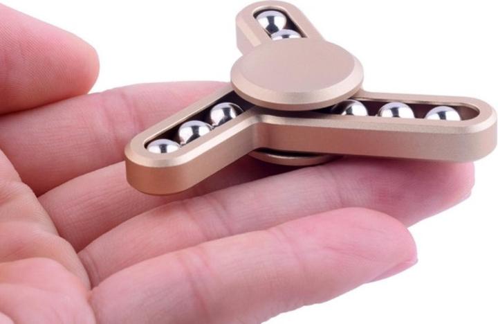 Actual product image FidgetSpinner Steelpearls Tri Hand Spinner