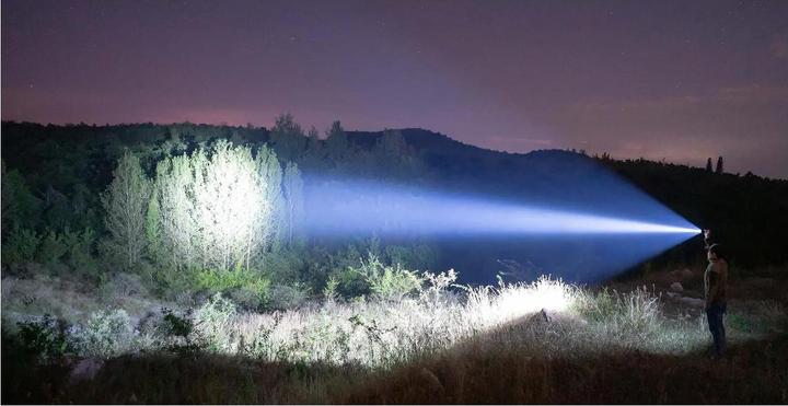 Produktbild Olight Warrior X 4 (15 cm, 2600 lm)
