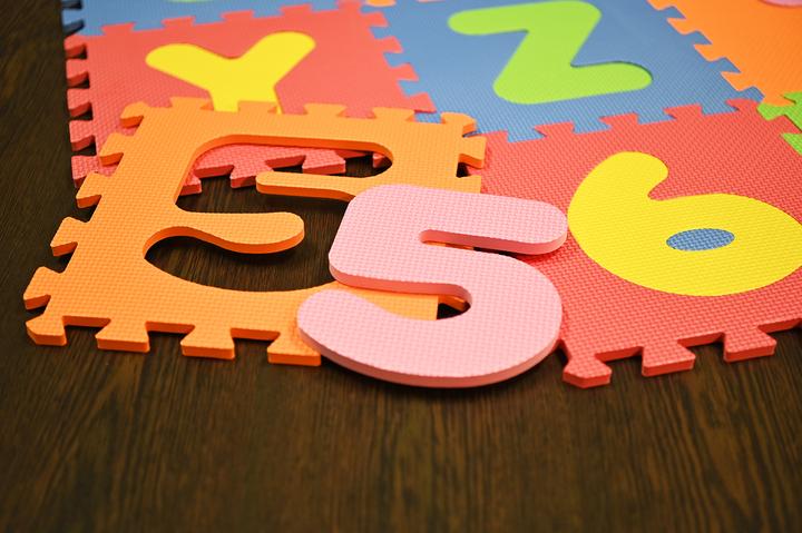 Produktbild Knorrtoys Puzzlematte - "Alphabet + Zahlen" /36-tlg./30cm (30 x 30 cm)