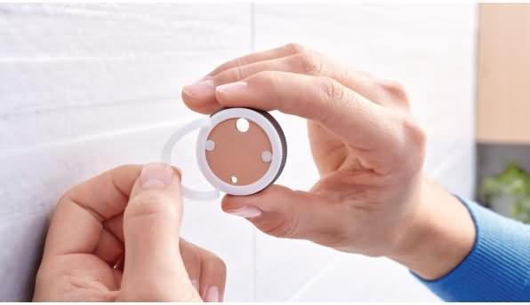 Actual product image tesa EKKRO toothbrush tumbler incl. adhesive solution without drilling
