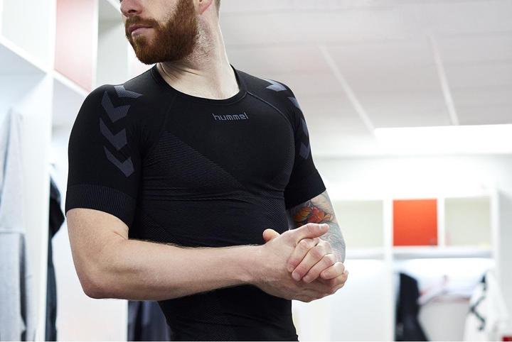 Actual product image hummel First Seamless Jersey SS (M, L)