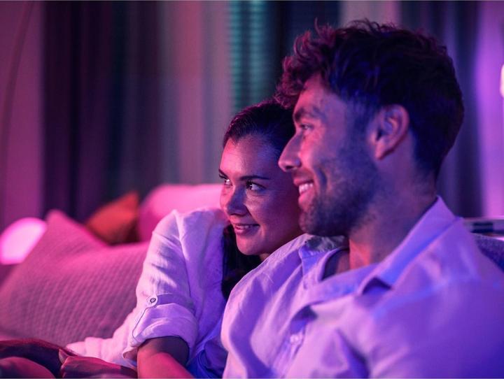 Produktbild Philips Hue Play Gradient Lightstrip 75" (RGBW, 304 cm, Indoor)
