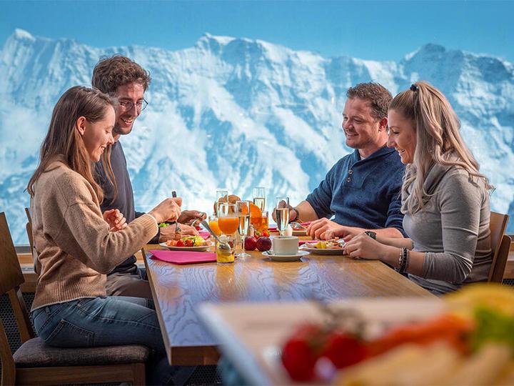 Actual product image Smartbox Brunch for 2 James Bond fans in the panorama restaurant Piz Gloria (2 pers.)