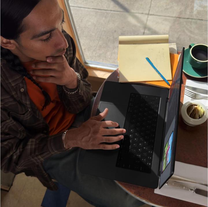Produktbild Apple MacBook Pro - Late 2023 (16", M3 Max, 64 GB, 2000 GB, CH)