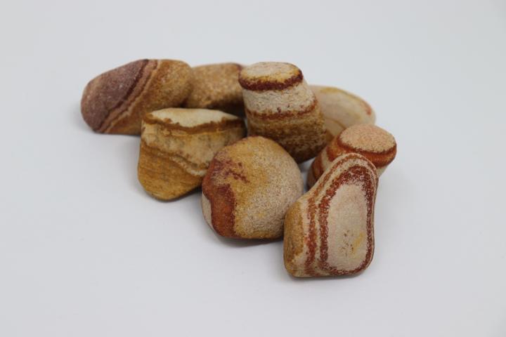 Actual product image Aquagart 100kg Kiesel Flusskiesel Kieselsteine Gartenkies Zierkies Dekokies Sandstein (200 x 300 cm)