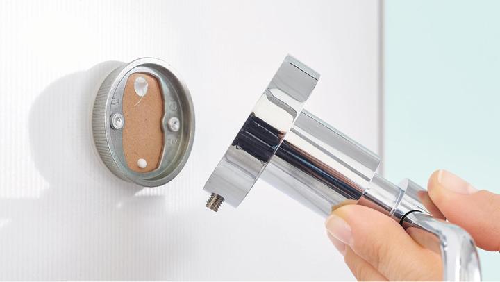 Image du produit tesa LOXX Porte-rouleau WC de rechange avec solution adhésive sans perçage
