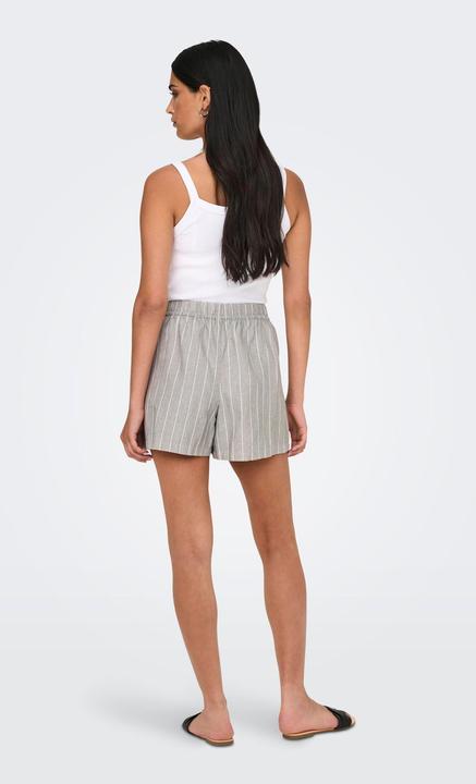 Actual product image JdY Locker geschnitten Mittlere Taille Shorts Shorts (XL)
