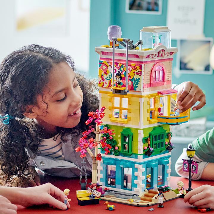 Actual product image LEGO Heartlake City Community Centre (41748, LEGO Friends)