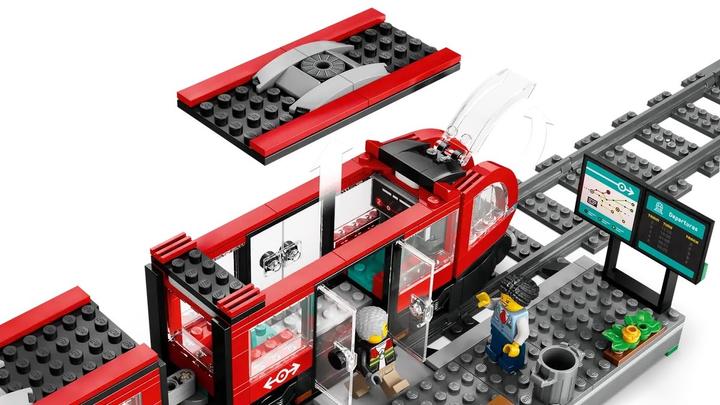 Actual product image LEGO Tram with stop (60423, LEGO City)