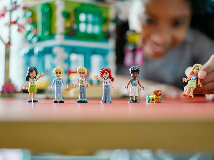 Actual product image LEGO Heartlake City Community Centre (41748, LEGO Friends)