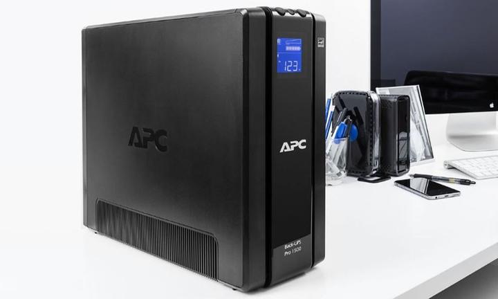Produktbild APC Back-UPS PRO 1500 GR SchuKo - USV (865 Watt) (1500 VA, 865 W, Line-Interaktiv USV)
