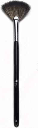 Ibra Makeup Highlight & Contour Brush No. 23