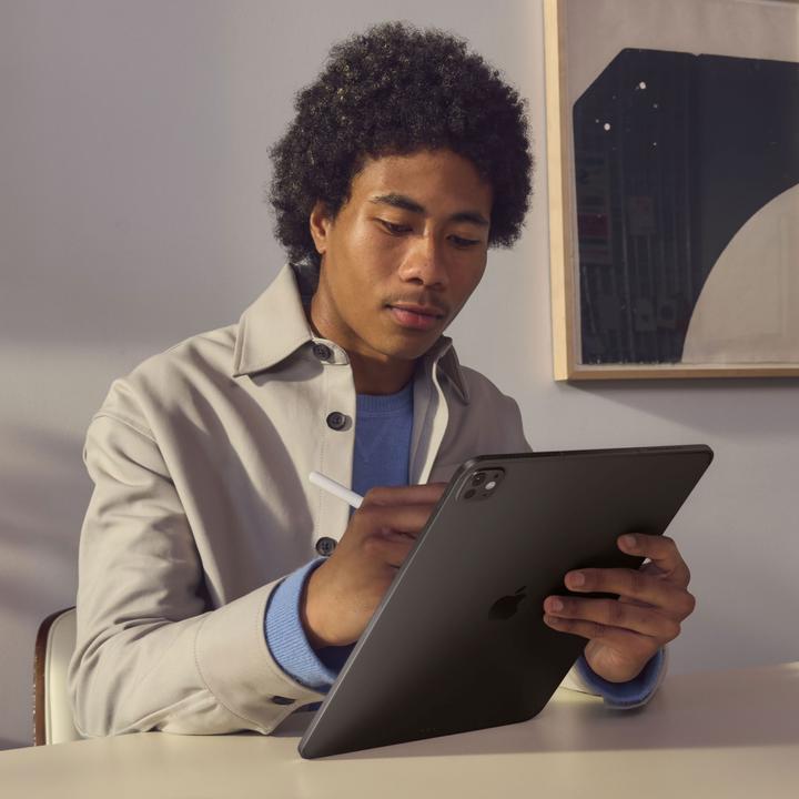 Produktbild Apple iPad Pro 2024 13 Nanotexturglass (M4) (5G, 13", 1000 GB, Space Black)