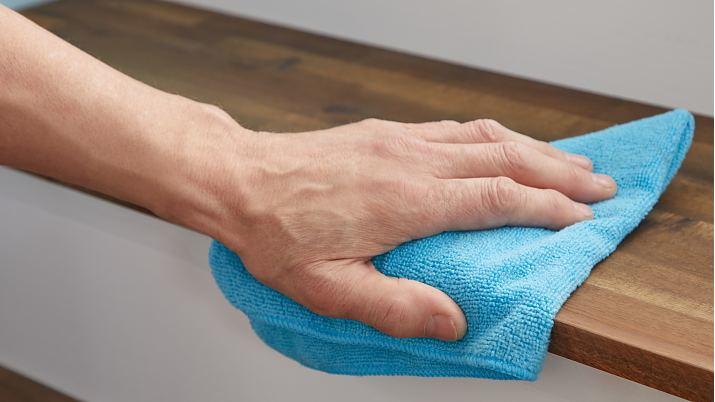 Produktbild tesa Anti Rutschband, rutschfestes Klebeband für innen und aussen (25 mm)