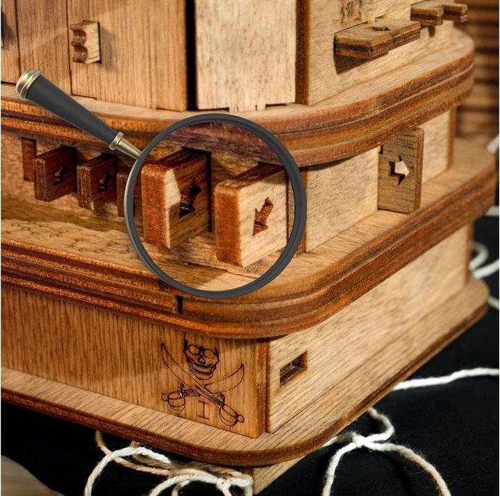 Immagine prodotto iDventure Cluebox - Armadietto di Davy Jones (Tedesco, Francese, Inglese)