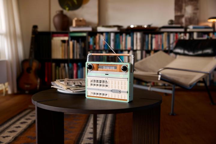 Productafbeelding LEGO Retro draagbare radio (10334, LEGO Icons, LEGO Zeldzame Sets)