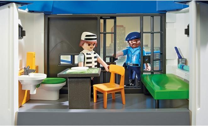 Actual product image Playmobil Intl. police command center with prison (6872, Playmobil City Action)