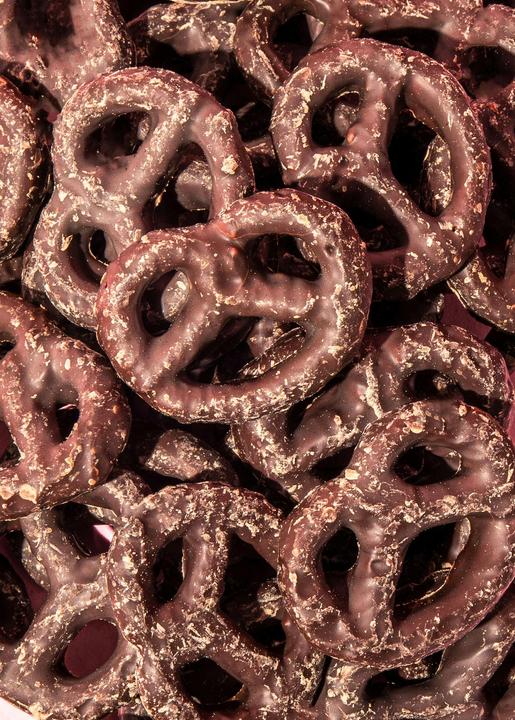 Actual product image KoRo Laugebrezeln in dunkler Schokolade (1000 g)