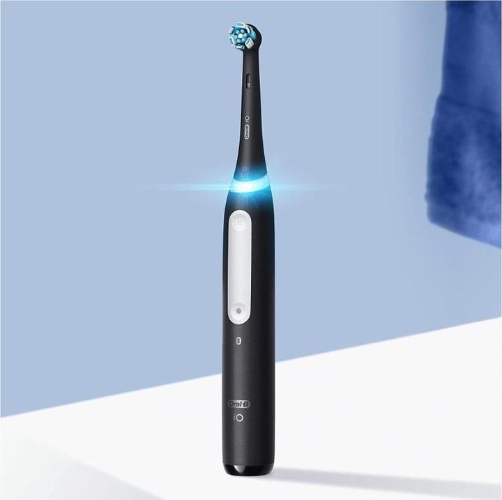 Actual product image Oral-B iO4 Series Matt Black (Oscillating toothbrush)