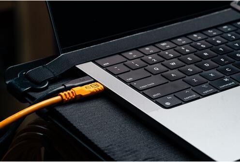 Actual product image Tether Tools TetherPro USB-C Optima 10G rechts orange 3m (3 m, USB 3.2 Gen 2)