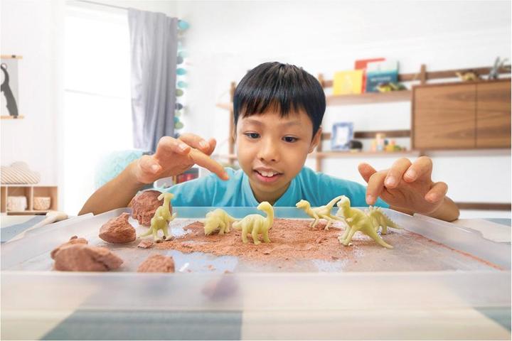Produktbild 4M Leuchtender Dinosaurier