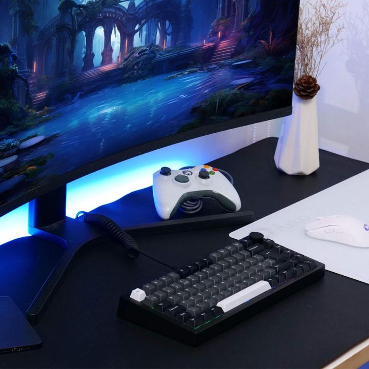 Actual product image Akko MonsGeek M1 V5 VIA Black & Silver Keyboard ISO-DE/UK/Nordic layout V3 Piano Pro Switch (DE, Wireless, Cable)