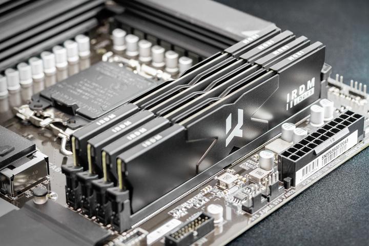 Immagine prodotto Goodram IRDM DDR5 IR-6400D564L32/64GDC (2 x 32GB, 6400 MHz, RAM DDR5, U-DIMM)
