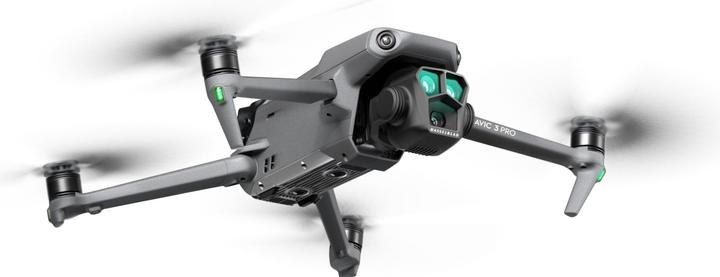 Image du produit DJI Mavic 3 Pro incl. RC (43 min, 958 g, 20 Mpx)