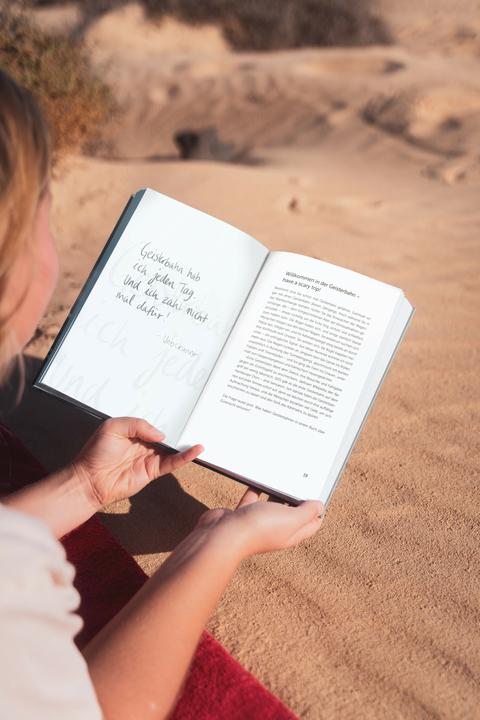 Actual product image Remote Verlag Mut zur Zuversicht (German, Katharina Dr Roos, Vera Starker, 2024)