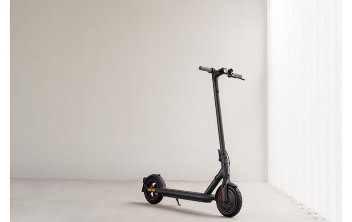 Actual product image Xiaomi 4 Pro (20 km/h, 45 km, 350 W)