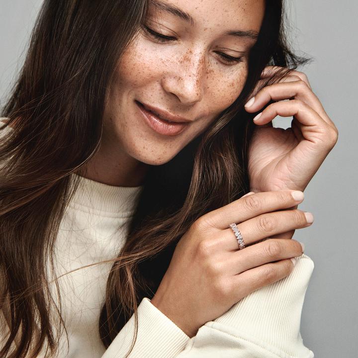 Produktbild Pandora Abwechselnd Funkelnder Band Ring (48)