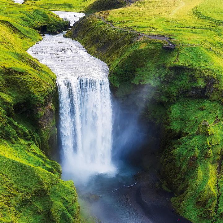 Produktbild Amazing Iceland 2024 (Harter Einband, Englisch, Polnisch, Deutsch, Niederländisch, Französisch, Tschechisch, Italienisch, Spanisch)
