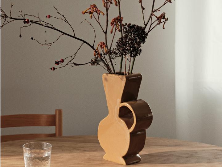 Actual product image Broste Copenhagen Etta Vase Cinnamon Sand 19x8x30cm (1 x)