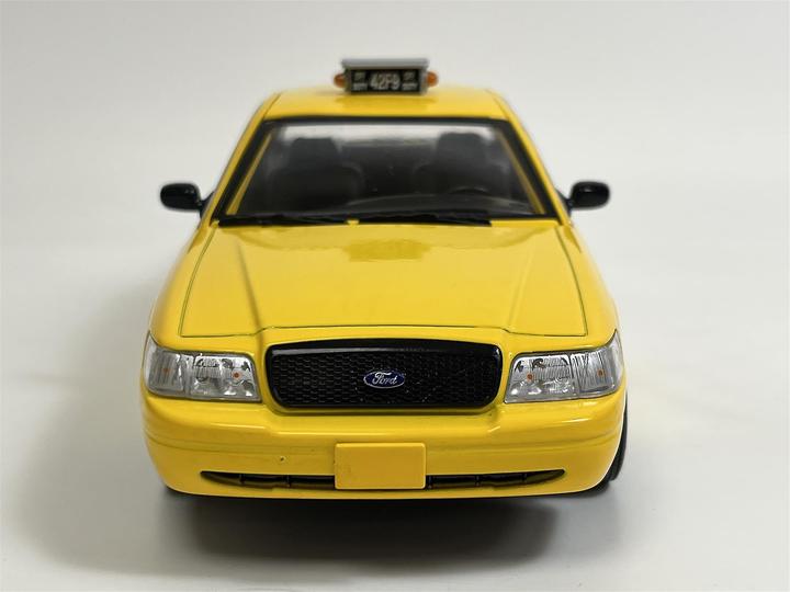 Actual product image Greenlight Collectibles Greenlight 84173 Creed 1999 Crown Victoria Philly Taxi 1:24 Scale Diecast Model