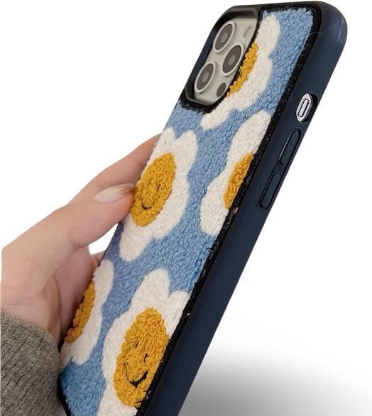 Produktbild RPD iPhone 16 - Flower Smiles Knit Case - Blau mit Stickerei (Apple iPhone 16)