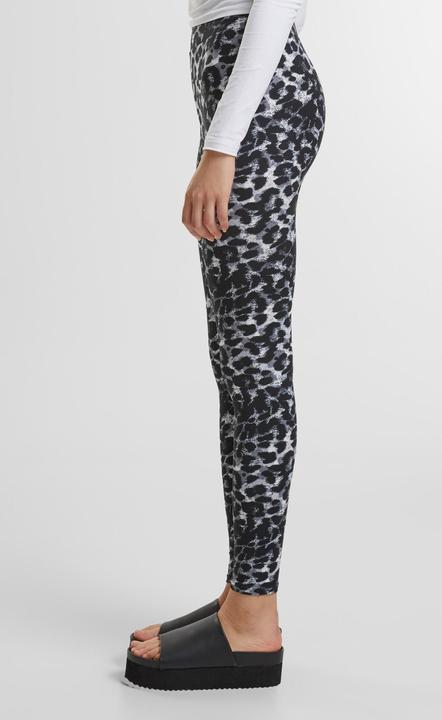 Actual product image Urban Classics Ladies Soft AOP Leggings - 16531 (XXL)