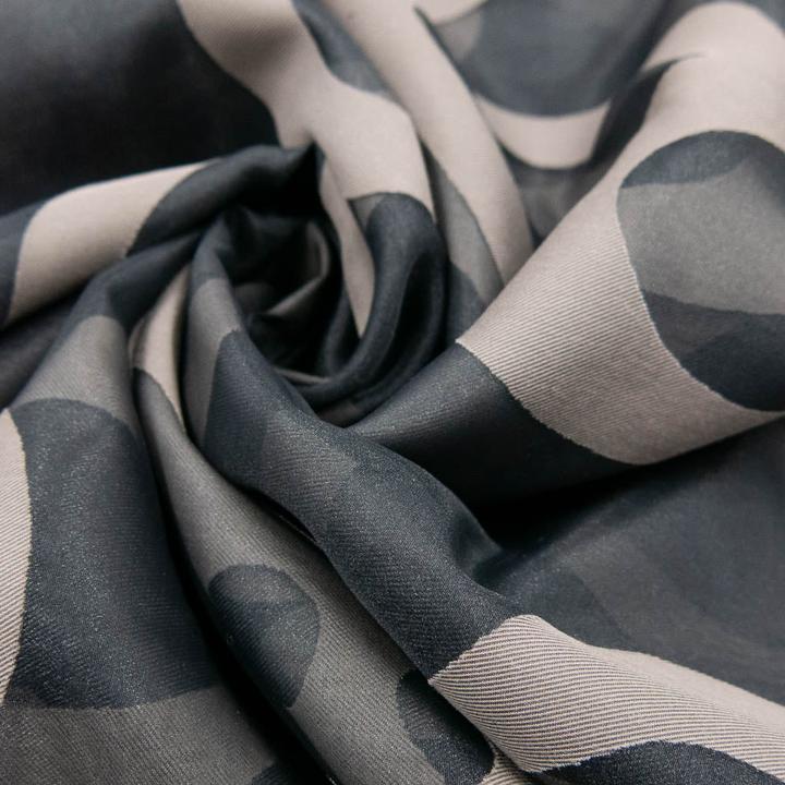 Anthracite with flowers