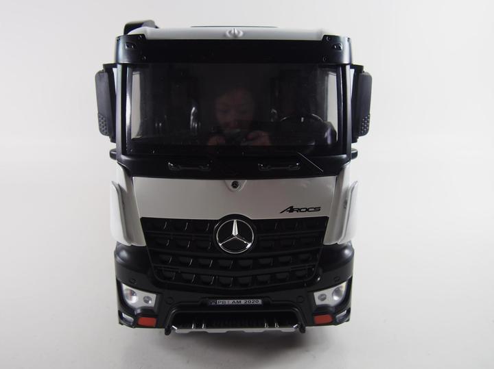 Actual product image Amewi Mercedes PRO Metal Electric Brushed Truck 4WD 1:18 RTR white (RTR Ready-to-Run)